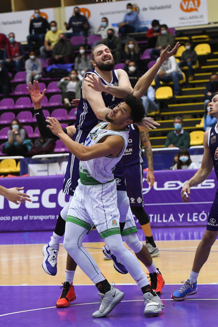 Fotos: Real Valladolid de Baloncesto 83 - 88 Tau Castelló