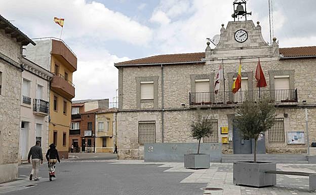 Plaza Mayor de Cogeces del Monte, este domingo. 