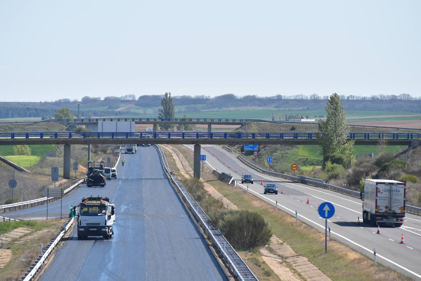 Fotos: Corte de la calzada por el arreglo de la A-67 entre Villaprovedo y Herrera