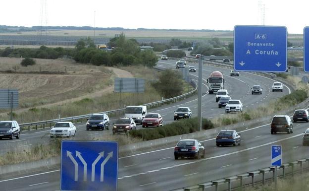 Tramo de la autovía A-6 a su paso por la provincia de Valladolid. 