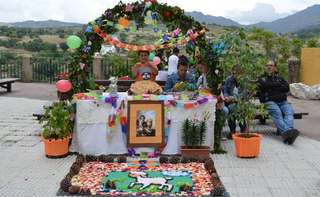 Uno de los Arcos de San Juanito, concurso que se celebra cada 24 de junio.