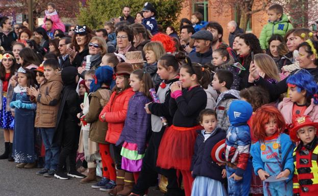 Algunos de los numerosos niños arroyanos, disfrutando del carnaval.