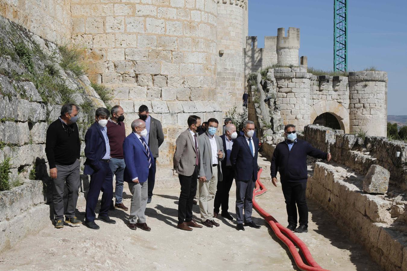 Fotos: Javier Izquierdo visita las obras de rehabilitación del castillo de Peñafiel