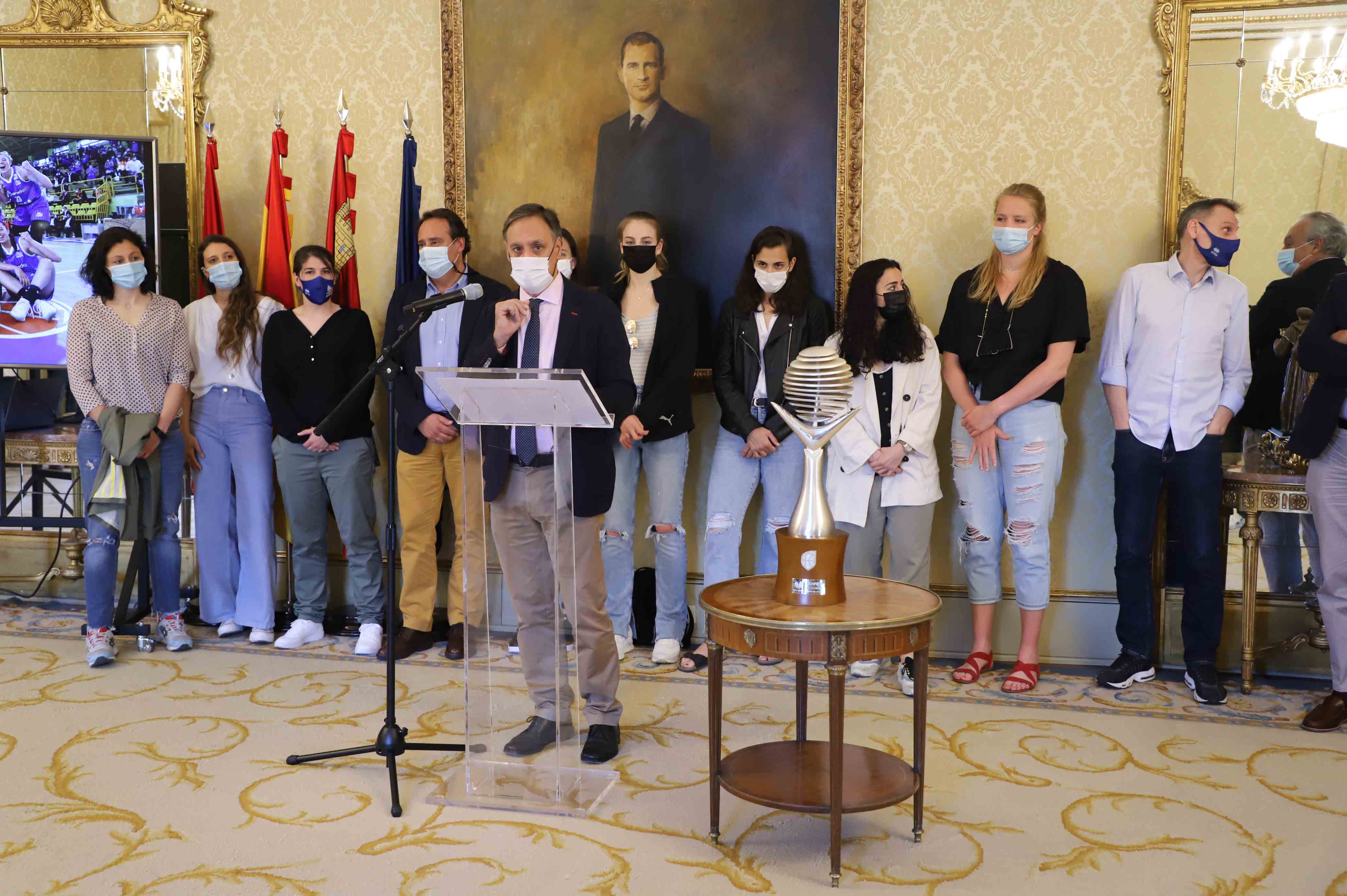 Fotos: Recepción en el Ayuntamiento al CB Avenida