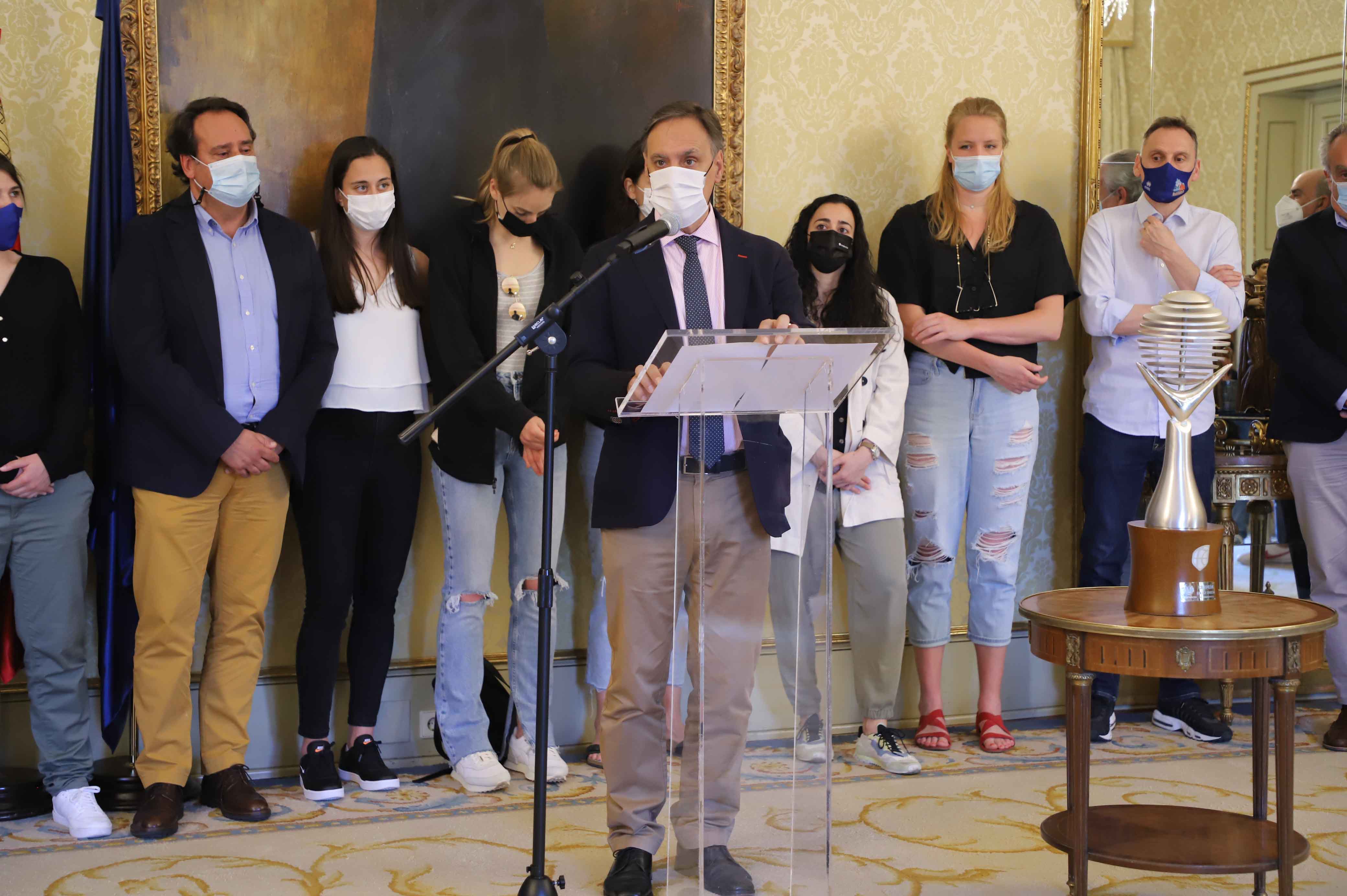 Fotos: Recepción en el Ayuntamiento al CB Avenida