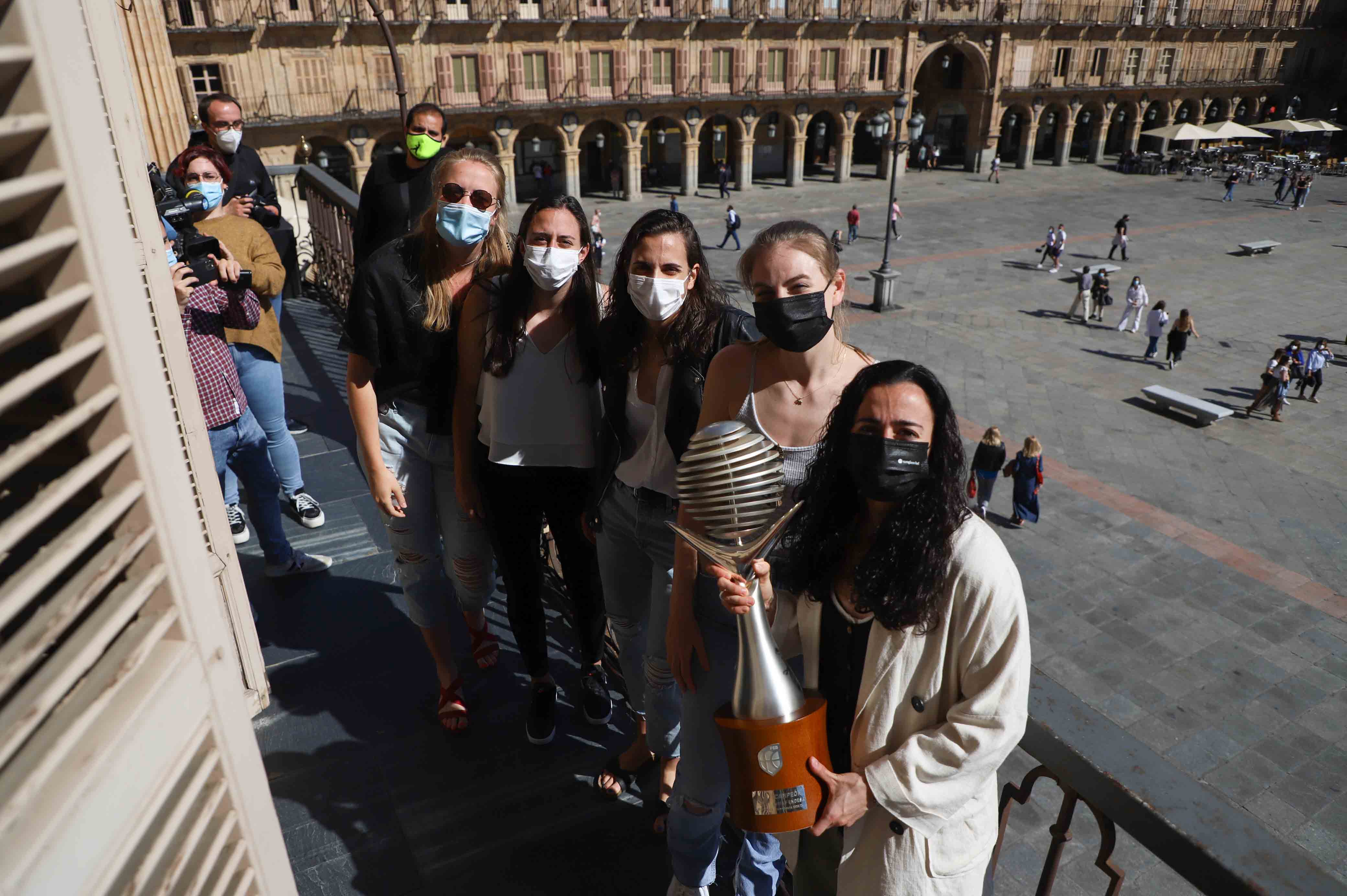 Fotos: Recepción en el Ayuntamiento al CB Avenida