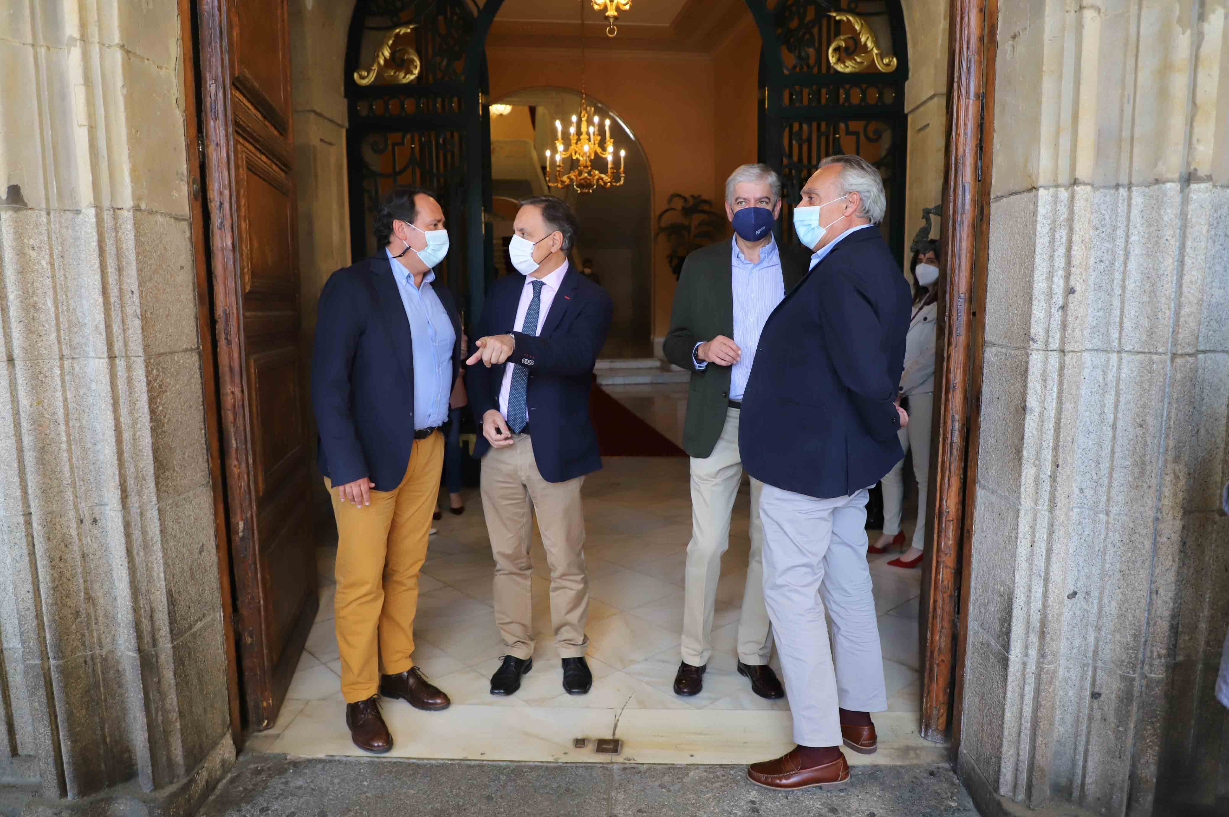 Fotos: Recepción en el Ayuntamiento al CB Avenida