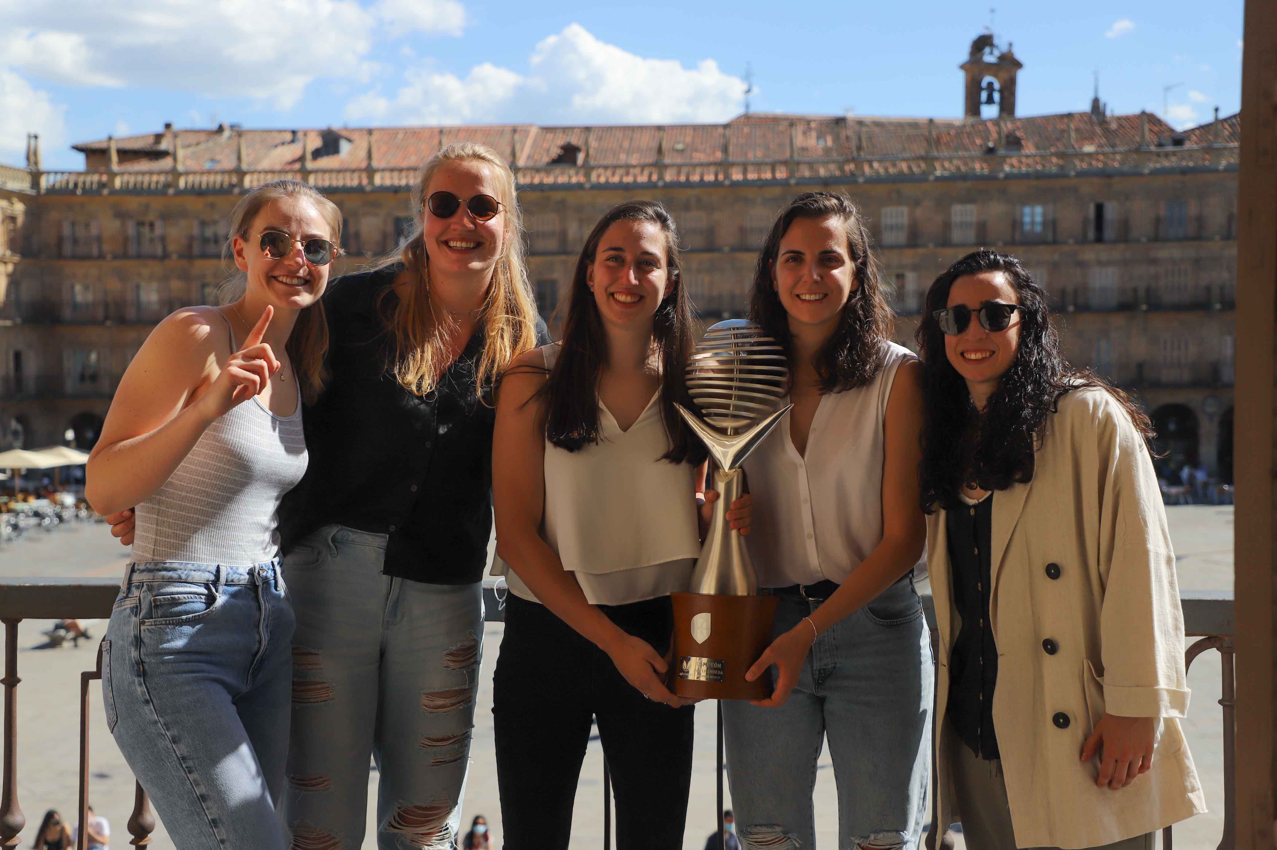 Fotos: Recepción en el Ayuntamiento al CB Avenida