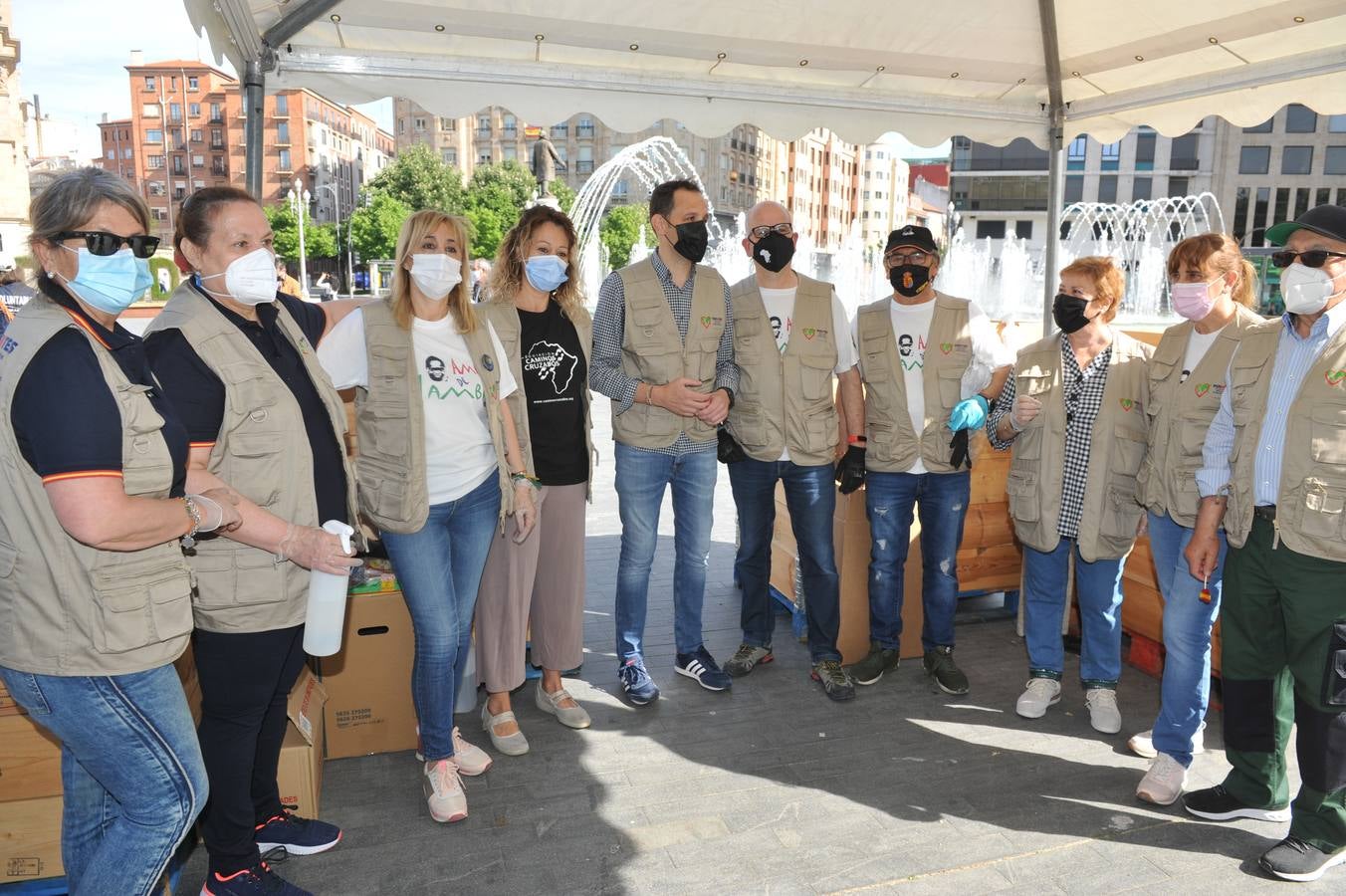 Los vallisoletanos se echan a la calle para participar en la marcha. 