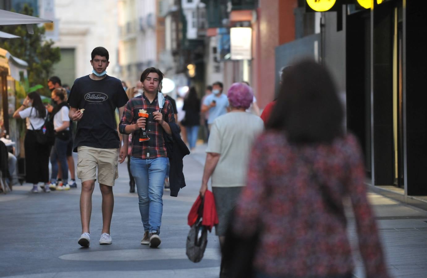 Fotos: Los vallisoletanos vacían las calles en el último toque de queda