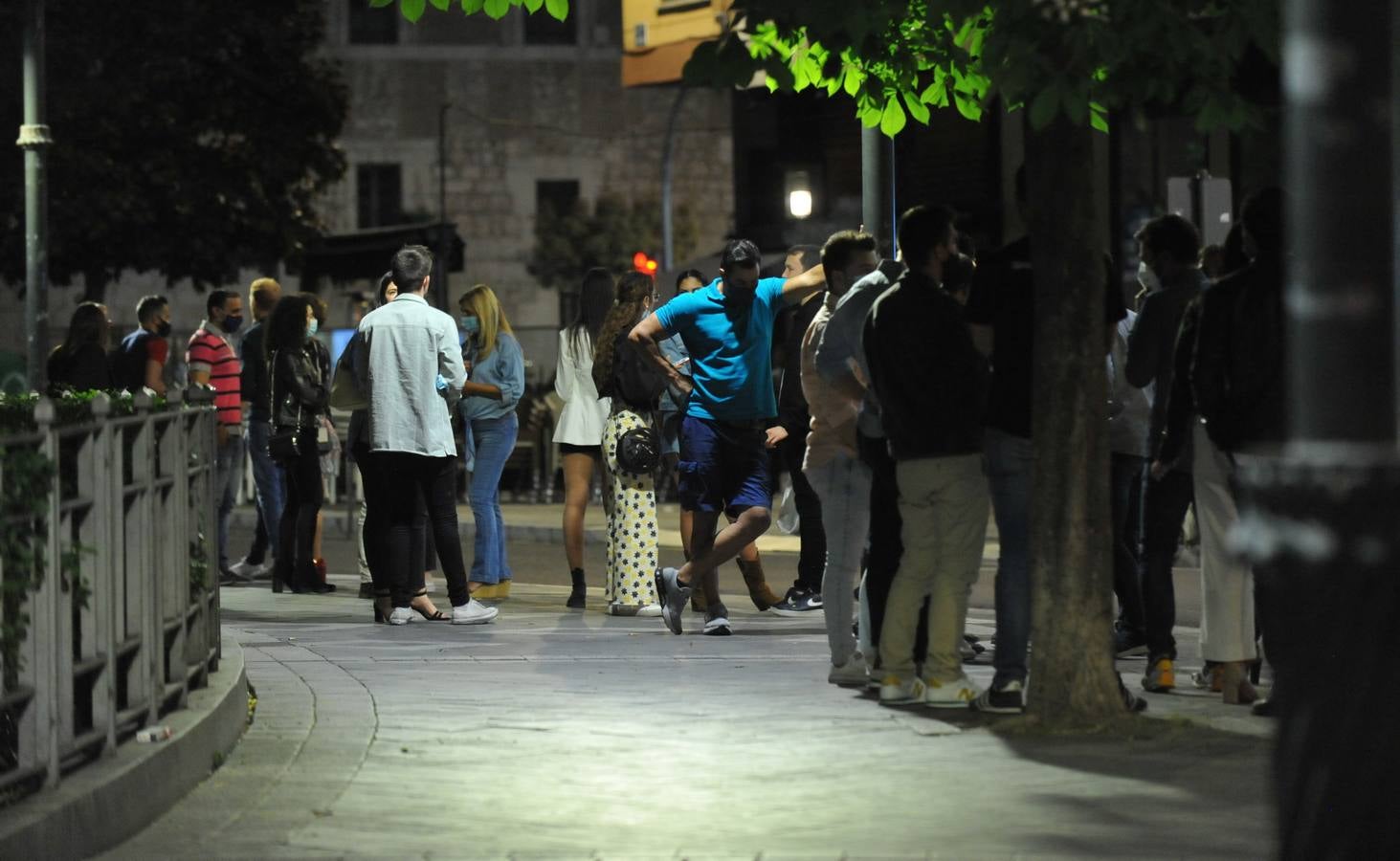 Fotos: Los vallisoletanos vacían las calles en el último toque de queda