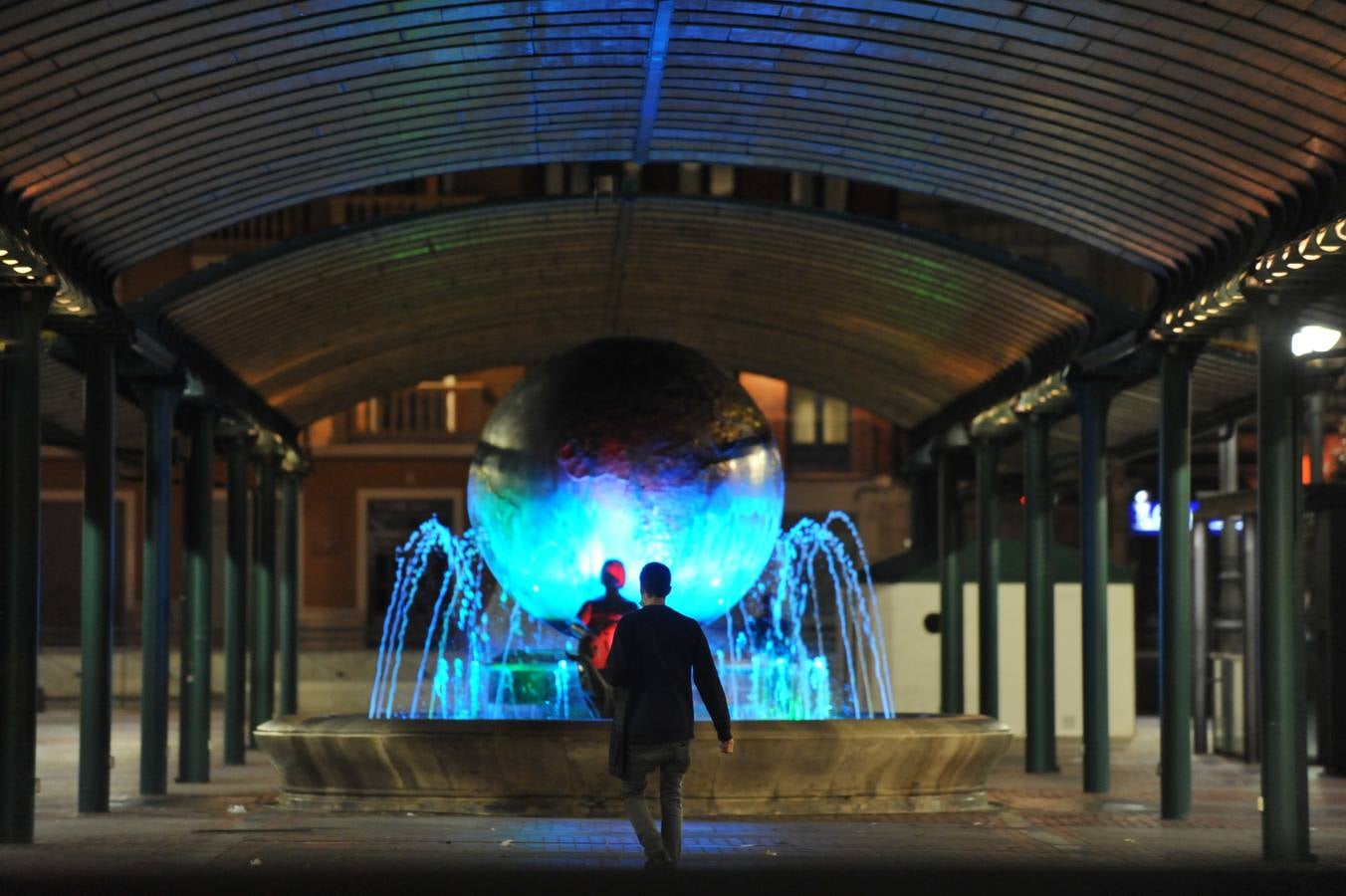 Fotos: Los vallisoletanos vacían las calles en el último toque de queda