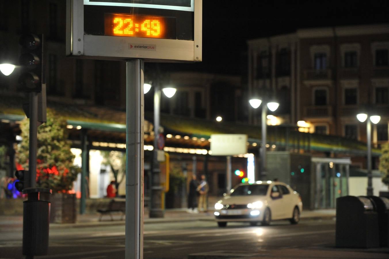 Fotos: Los vallisoletanos vacían las calles en el último toque de queda