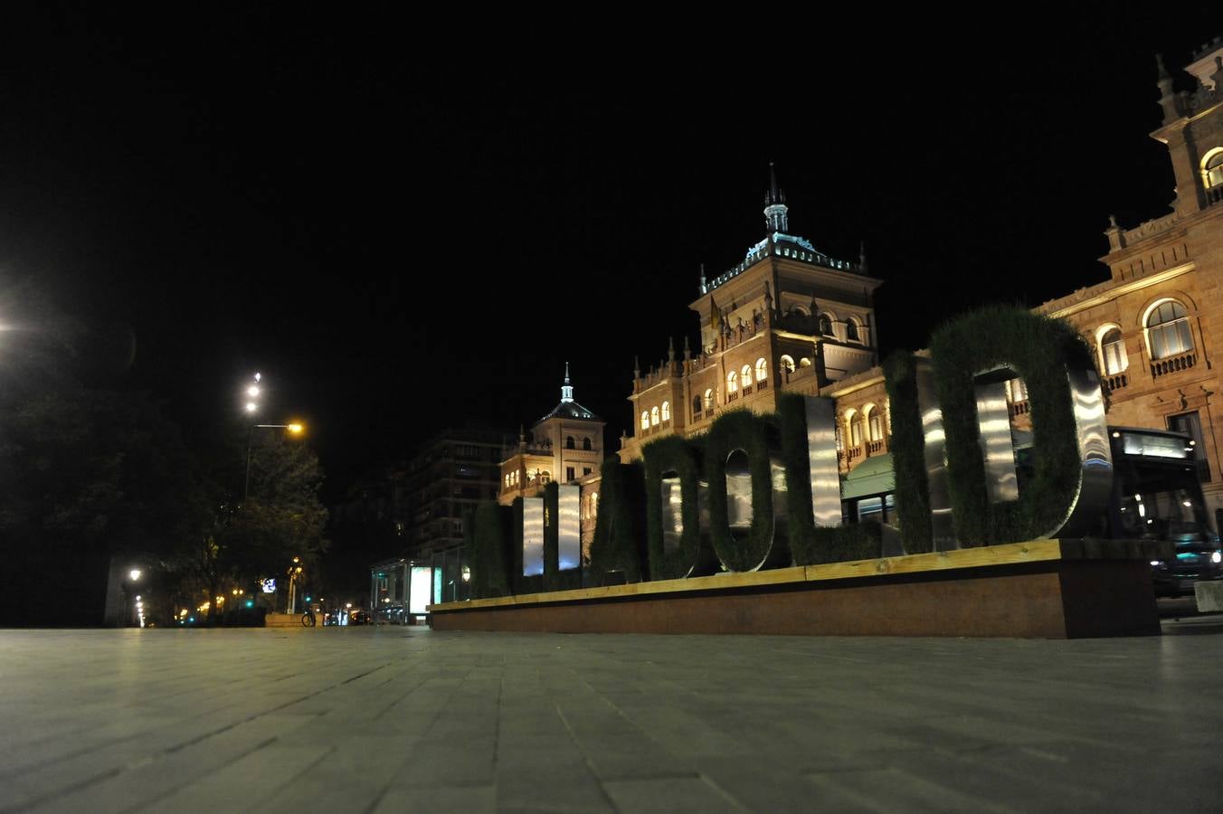 Fotos: Los vallisoletanos vacían las calles en el último toque de queda