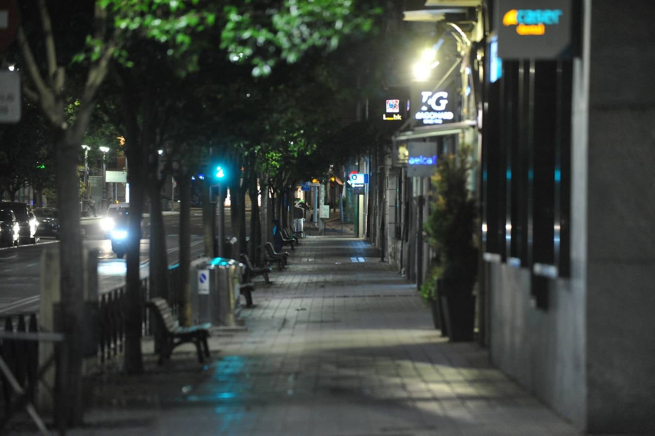 Fotos: Los vallisoletanos vacían las calles en el último toque de queda