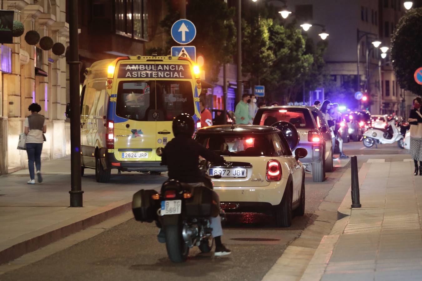 Fotos: Los vallisoletanos vacían las calles en el último toque de queda