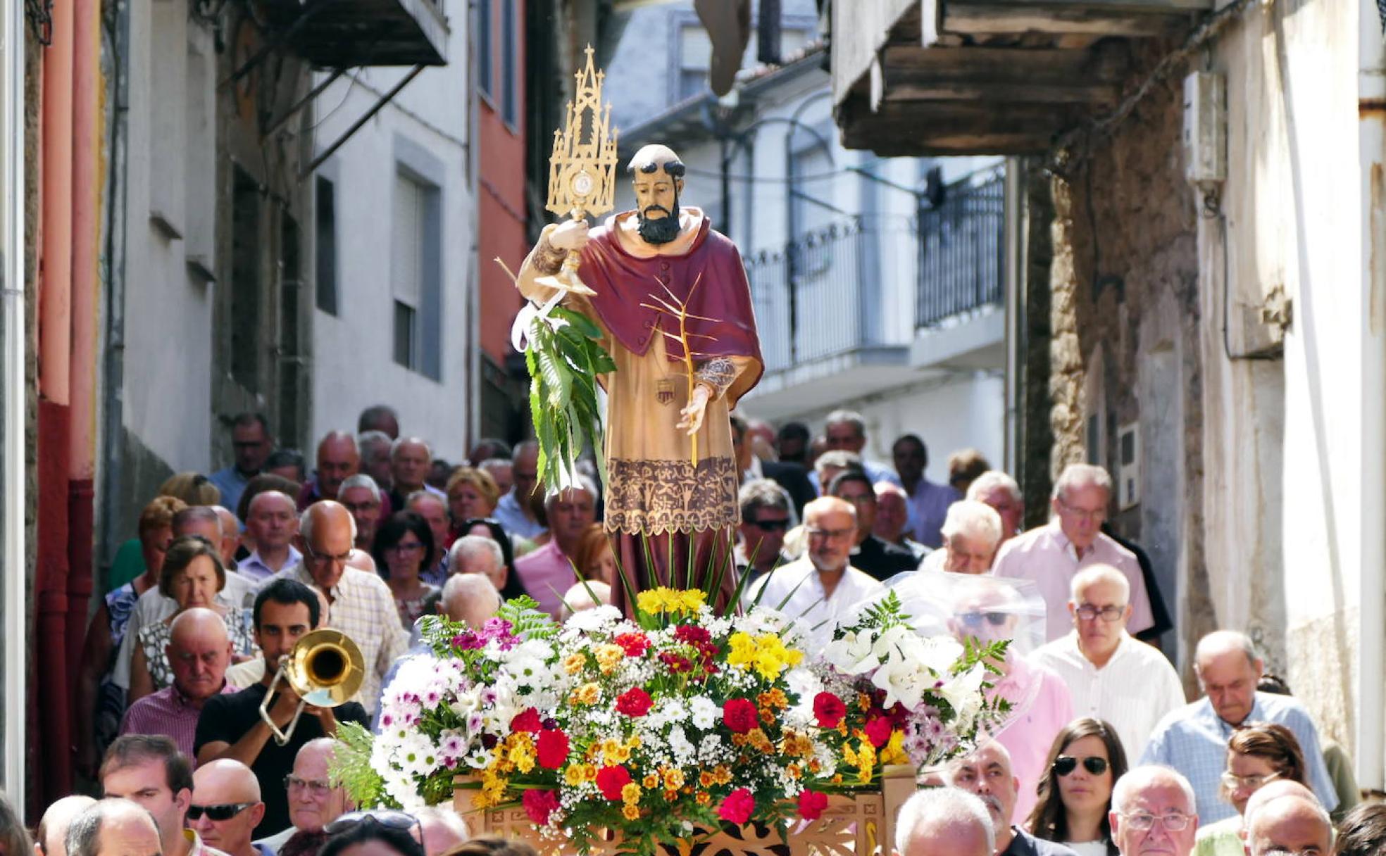 Procesión con la imagen de San Ramón Nonato, patrón de El Cerro, que recorre cada año las calles del municipio el 31 de agosto.