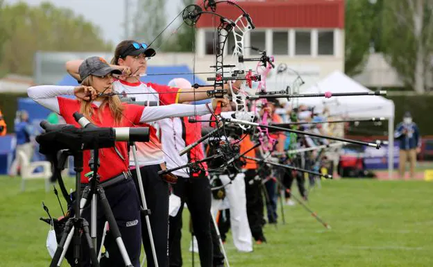 Plaza olímpica!: Elia Canales y Miguel Alvariño llevan el tiro con arco  español a París 2024