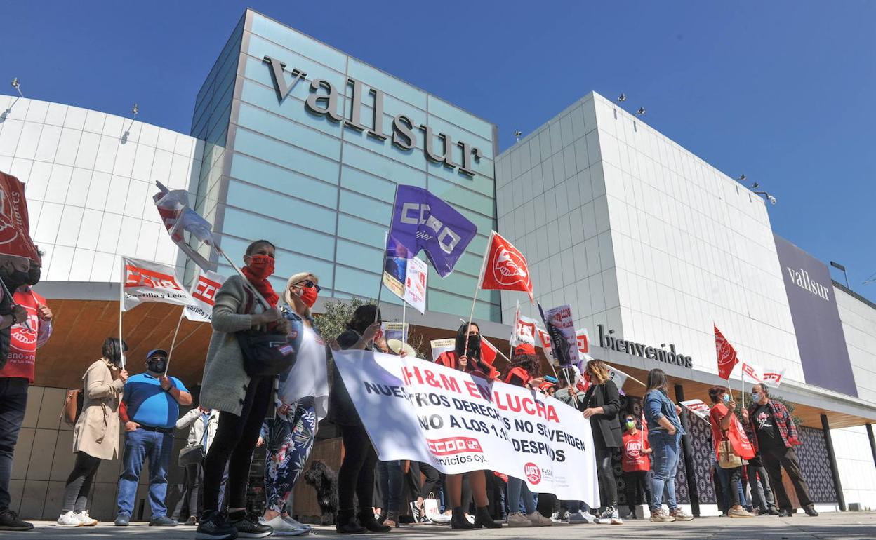 Protesta en Vallsur de trabajadores H&M.