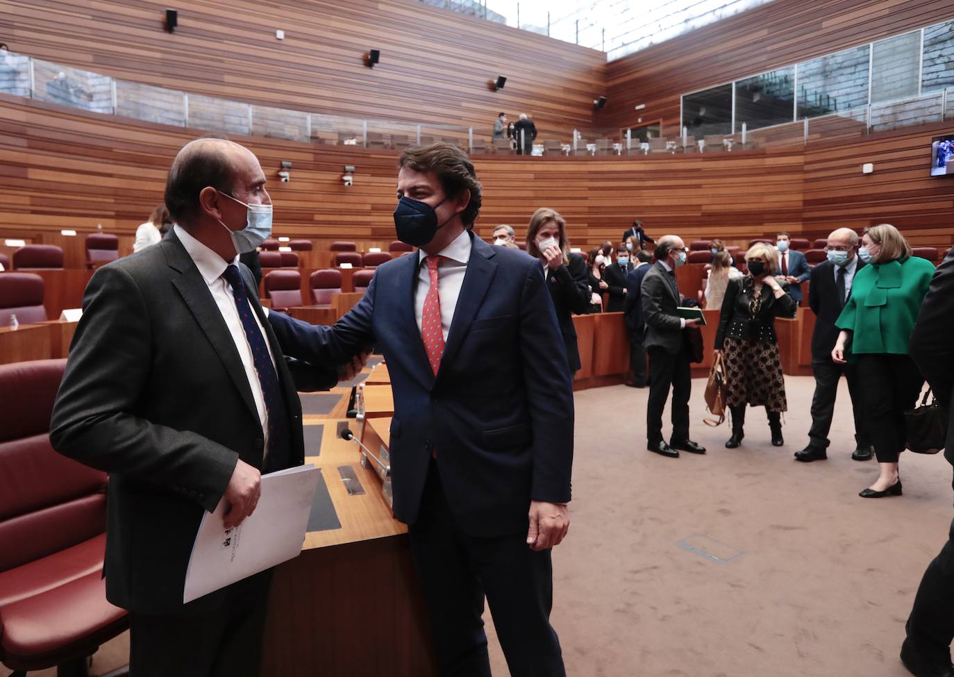 Fotos: El procurador del Común interviene en el pleno de las Cortes