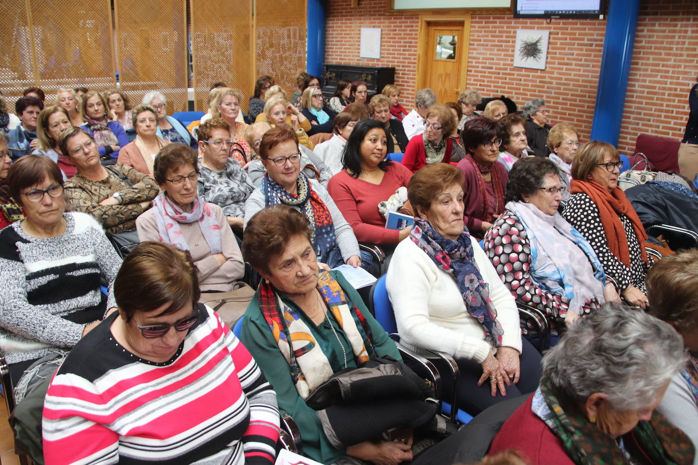 Mujeres participantes en una acción sobre féminas.