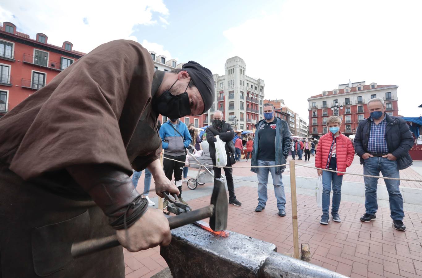 Fotos: El Mercado Castellano abre sus puertas en la Plaza Mayor de Valladolid