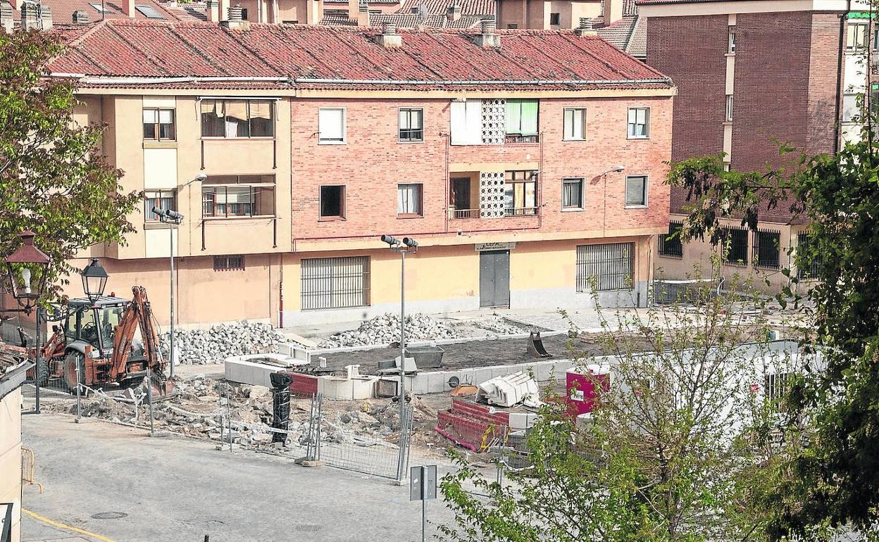 Vista panorámica de la calle de San Millán y la plaza de la Morería, actualmemte en obras, desde la Bajada del Salón.. 