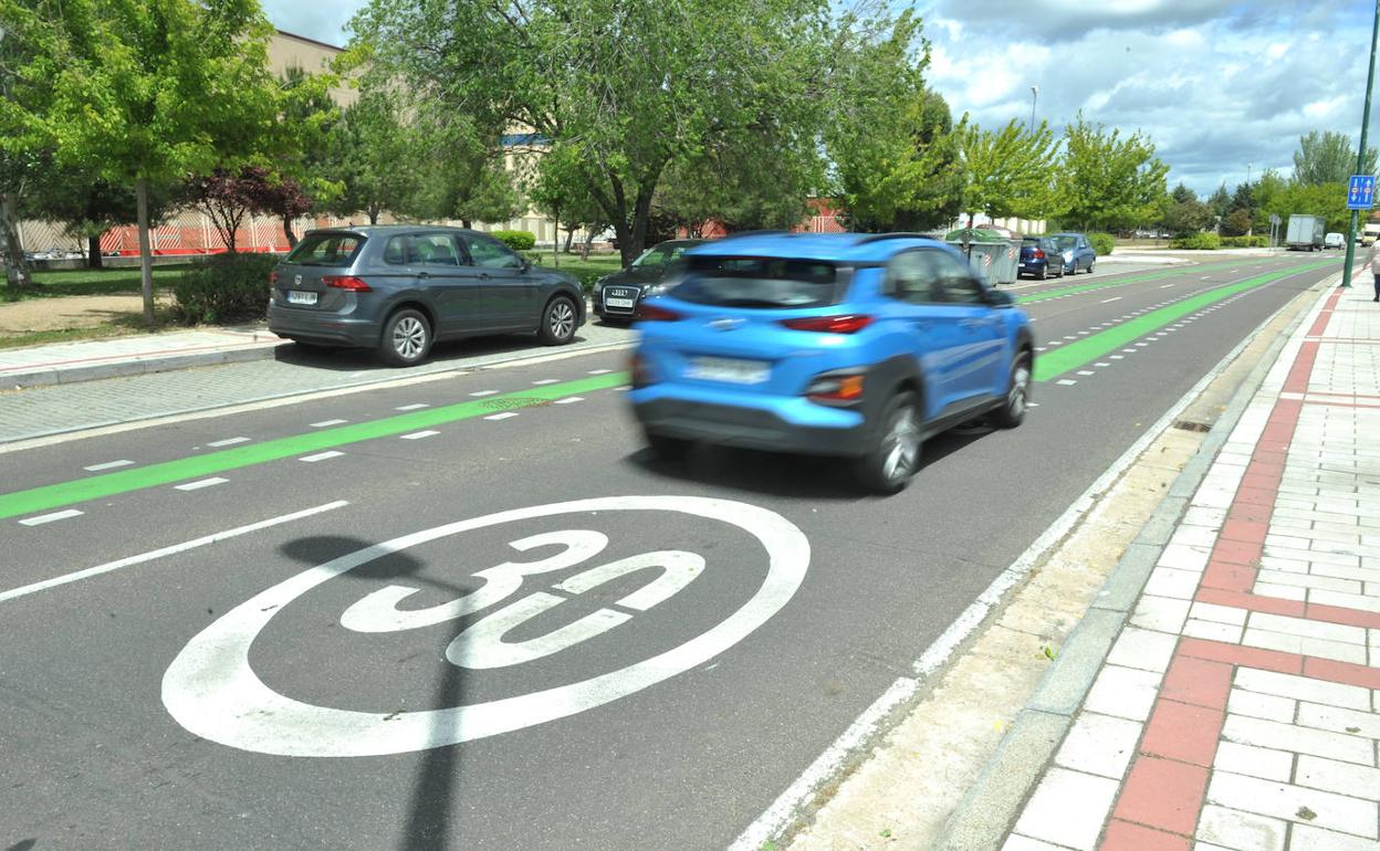 Limitación a 30 en el Camino del Cabildo en Valladolid. 