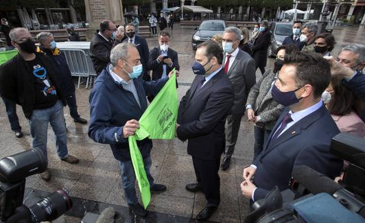 Ábalos se ha encontrado con la Plataforma en defensa del Tren Directo.