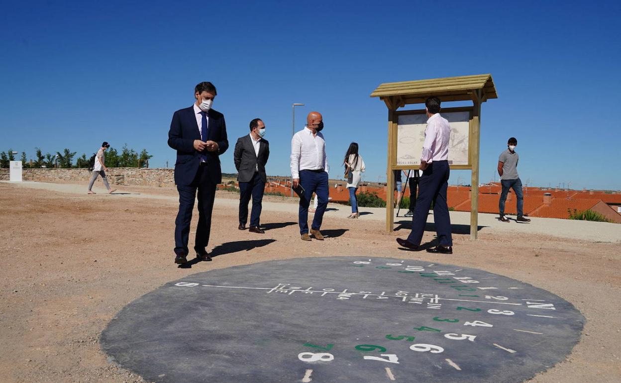 El alcalde, durante una visita al paruqe de Chamberí.