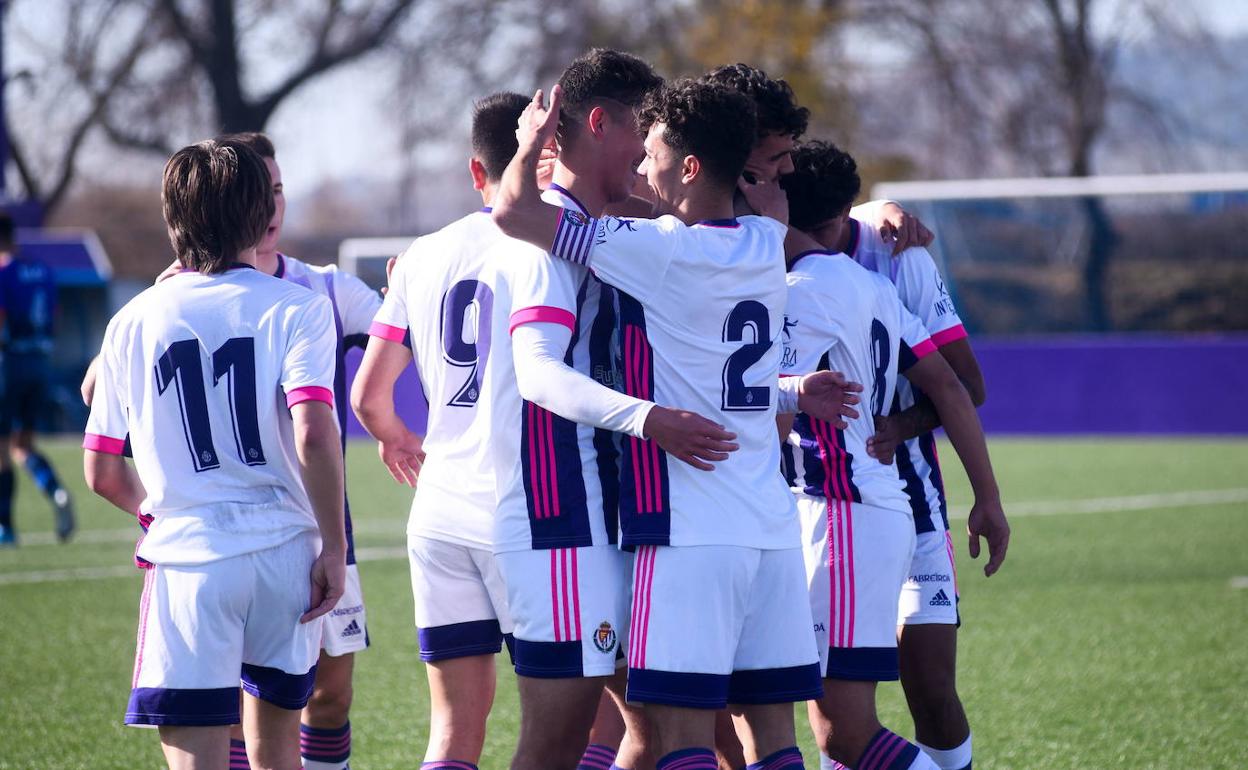 Los juveniles del Pucela celebran un gol en un partido anterior. 