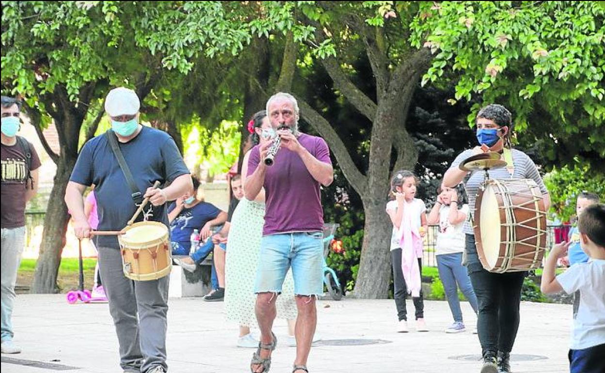Pasacalles en el festival del año pasado, ya en pandemia. 