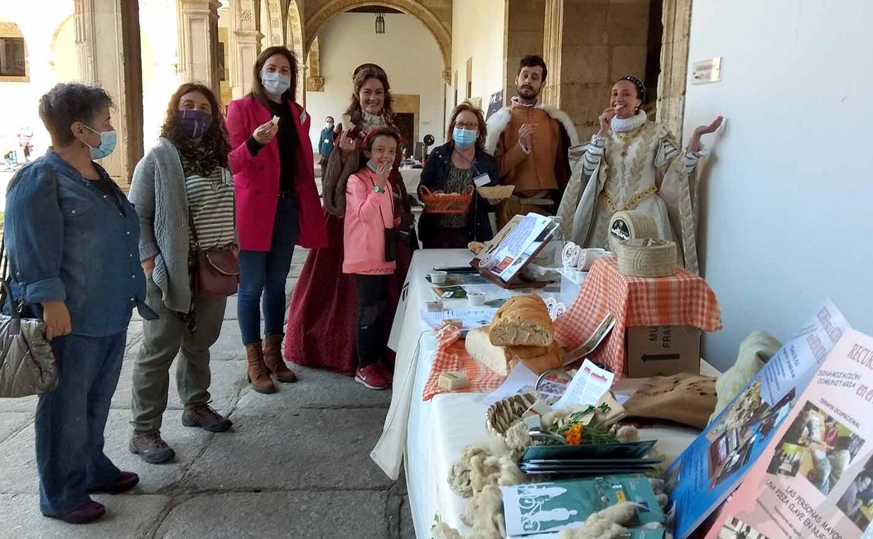 Estand del Bajo Tormes, con información de Escuelas Campesinas.