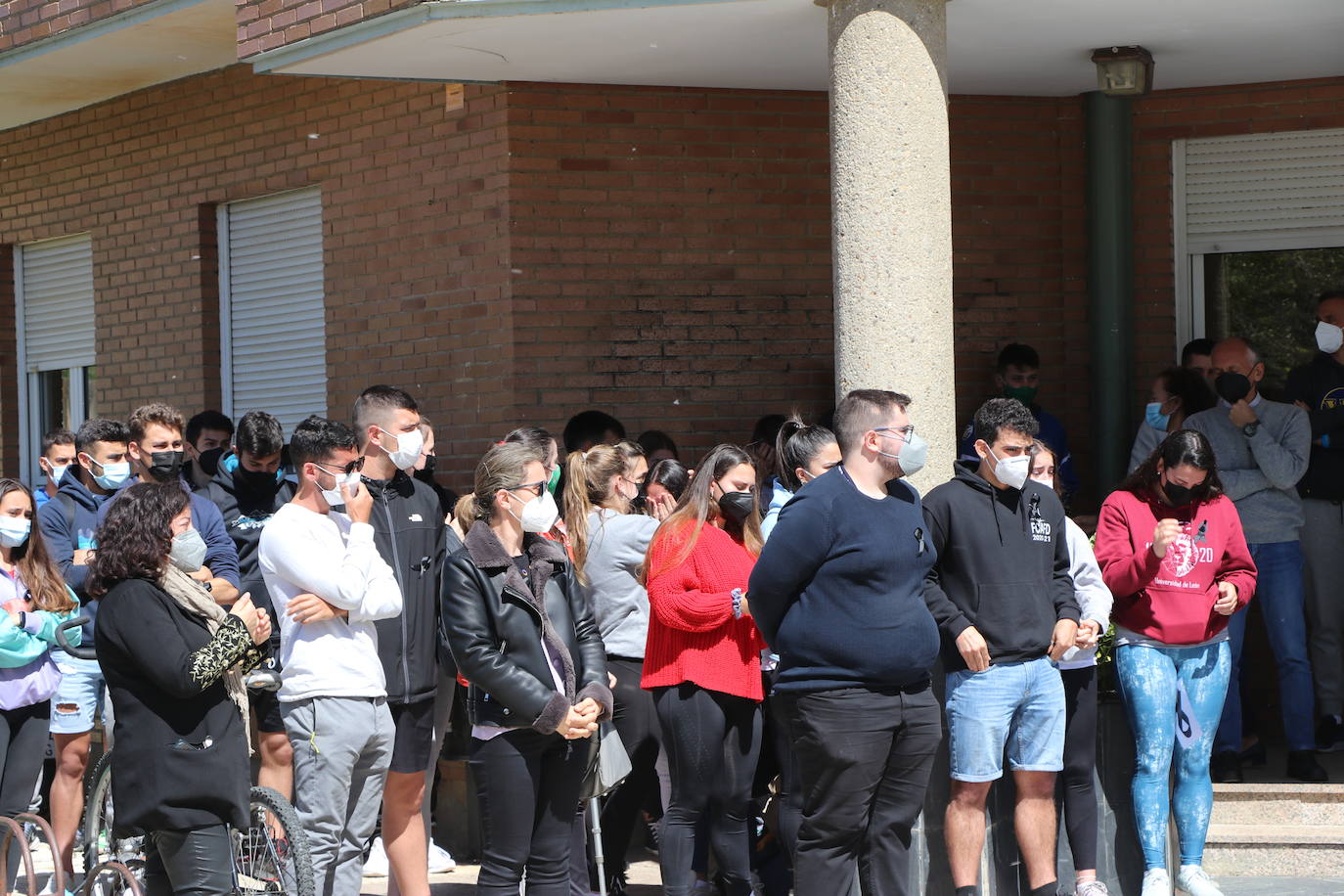 Minuto de silencio por la muerte del joven asesinado en León.