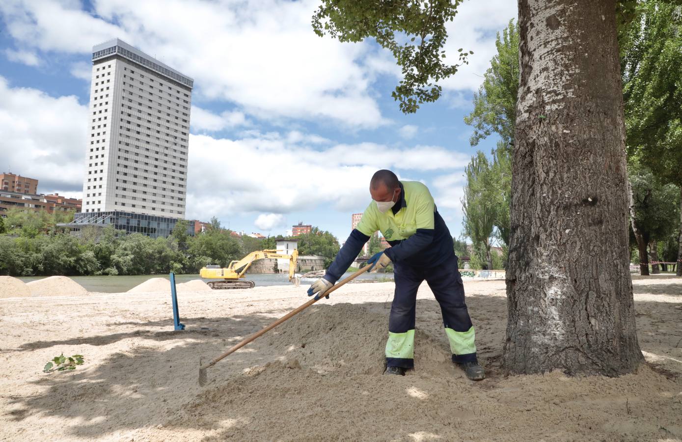 Fotos: La playa de Las Moreras de Valladolid se prepara para la temporada de verano