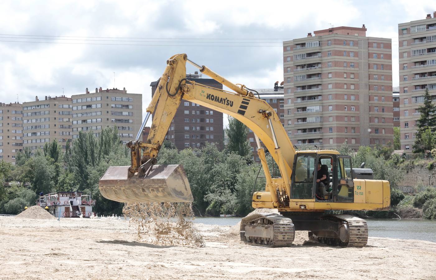 Fotos: La playa de Las Moreras de Valladolid se prepara para la temporada de verano