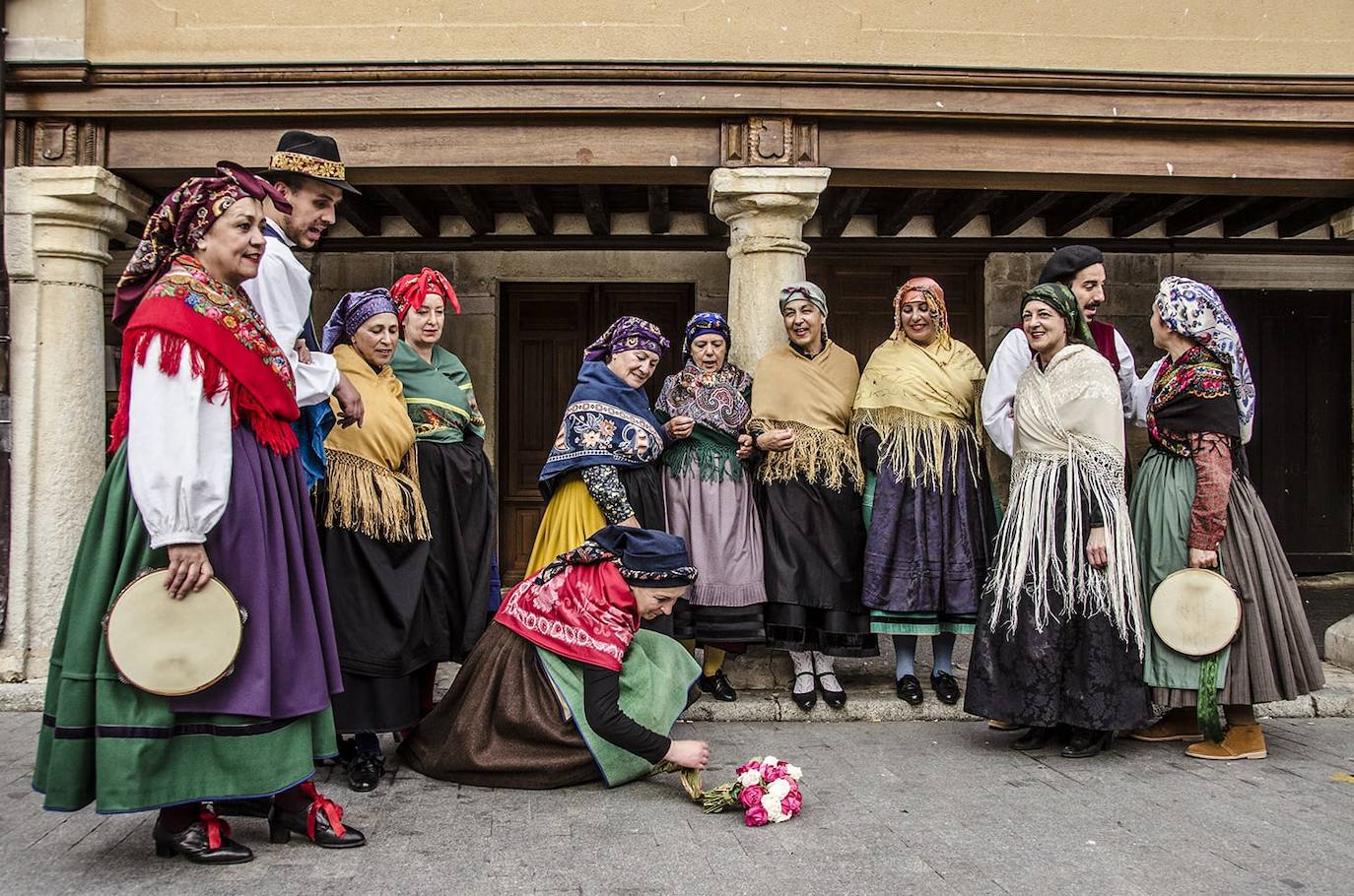 El grupo Alto Pisuerga, que investiga para conservar el folklore de Cervera.