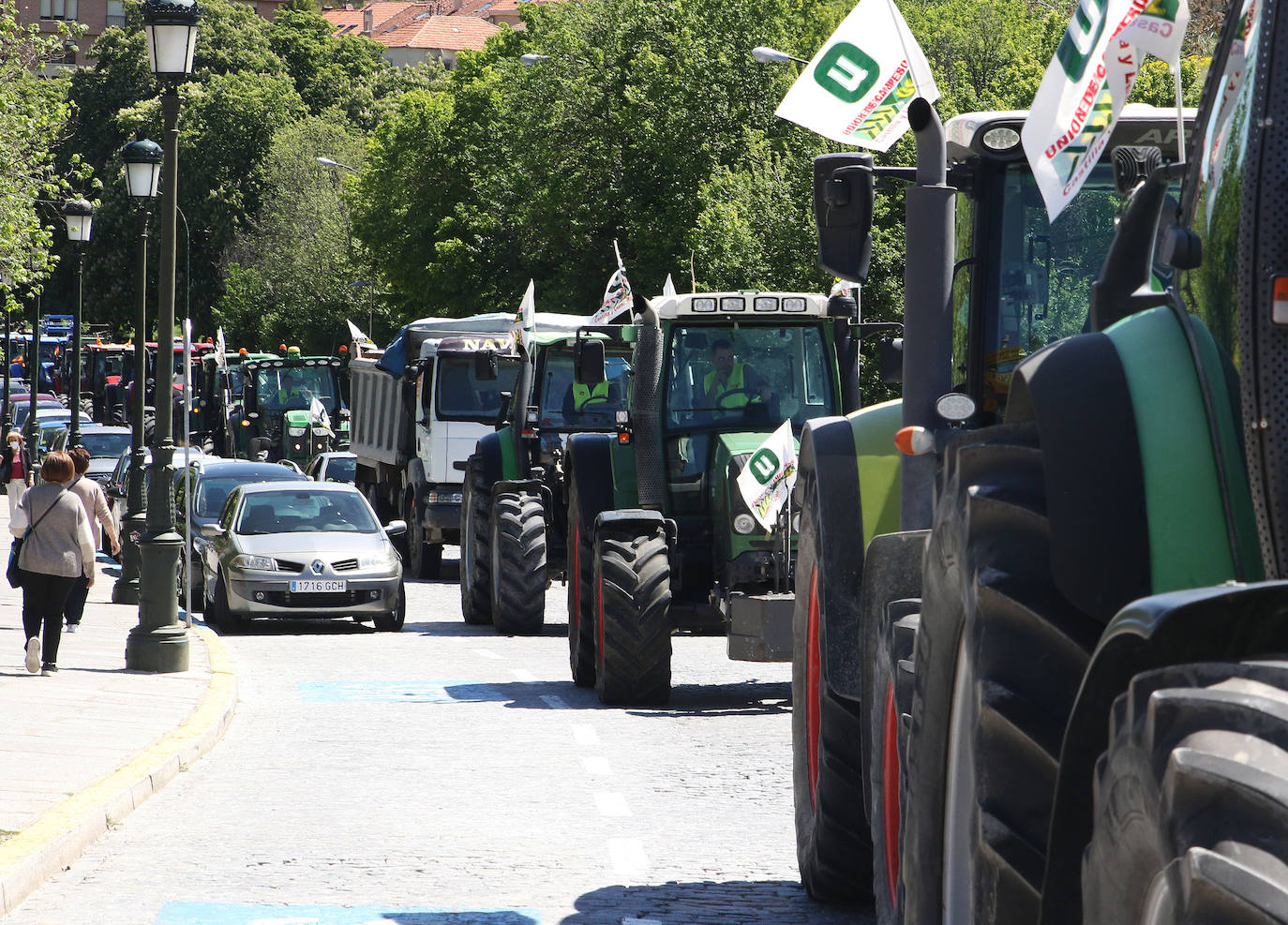 Tractorada por las calles de Segovia 