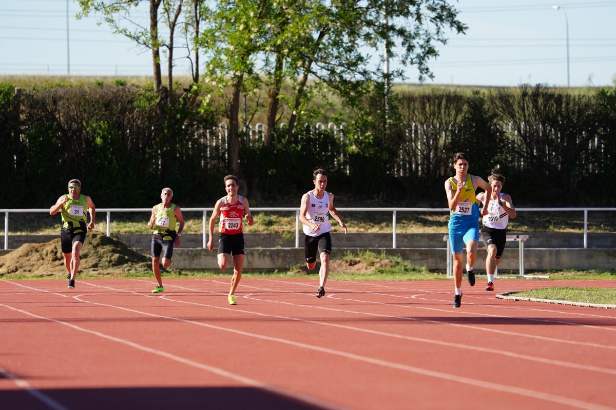 Jornada de atletismo en Las Pistas del Helmántico