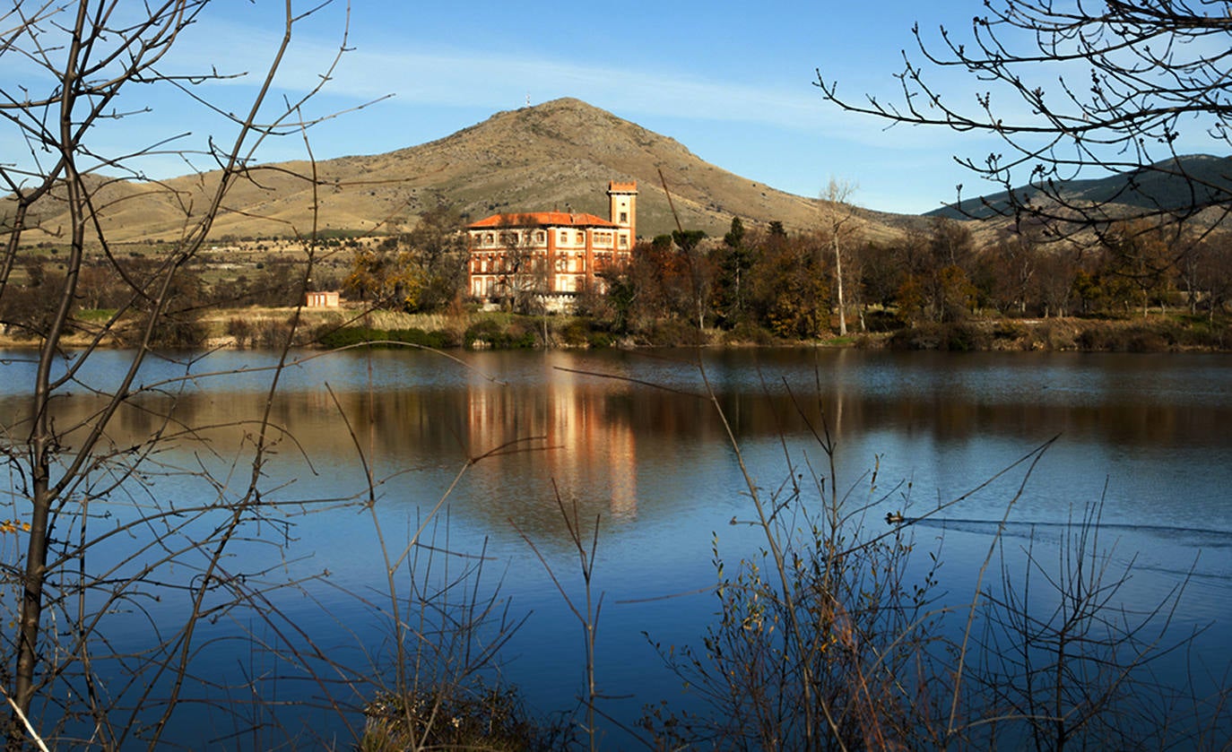 Panorámica del palacio de Santa Cecilia, a la orilla del Pontón Alto.