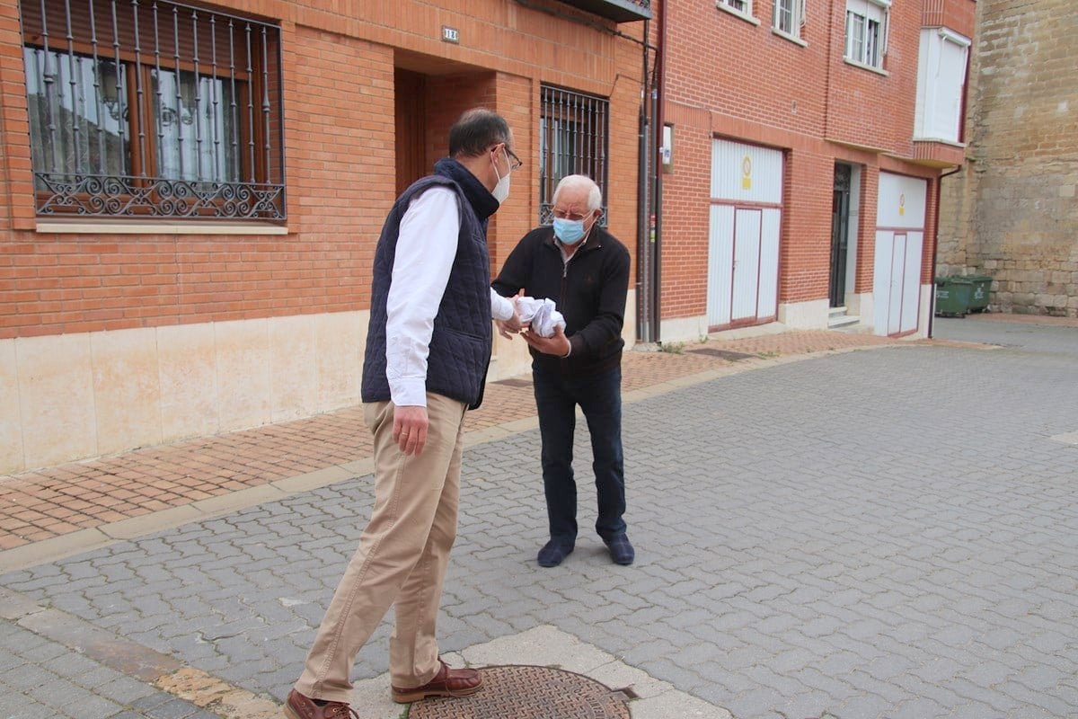 El Ayuntamiento de Torquemada repartió más de ochocientas raciones de pan y quesillo