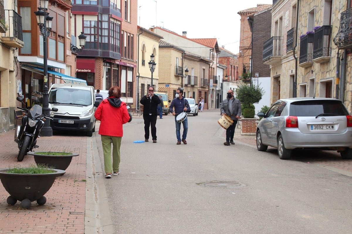 El Ayuntamiento de Torquemada repartió más de ochocientas raciones de pan y quesillo