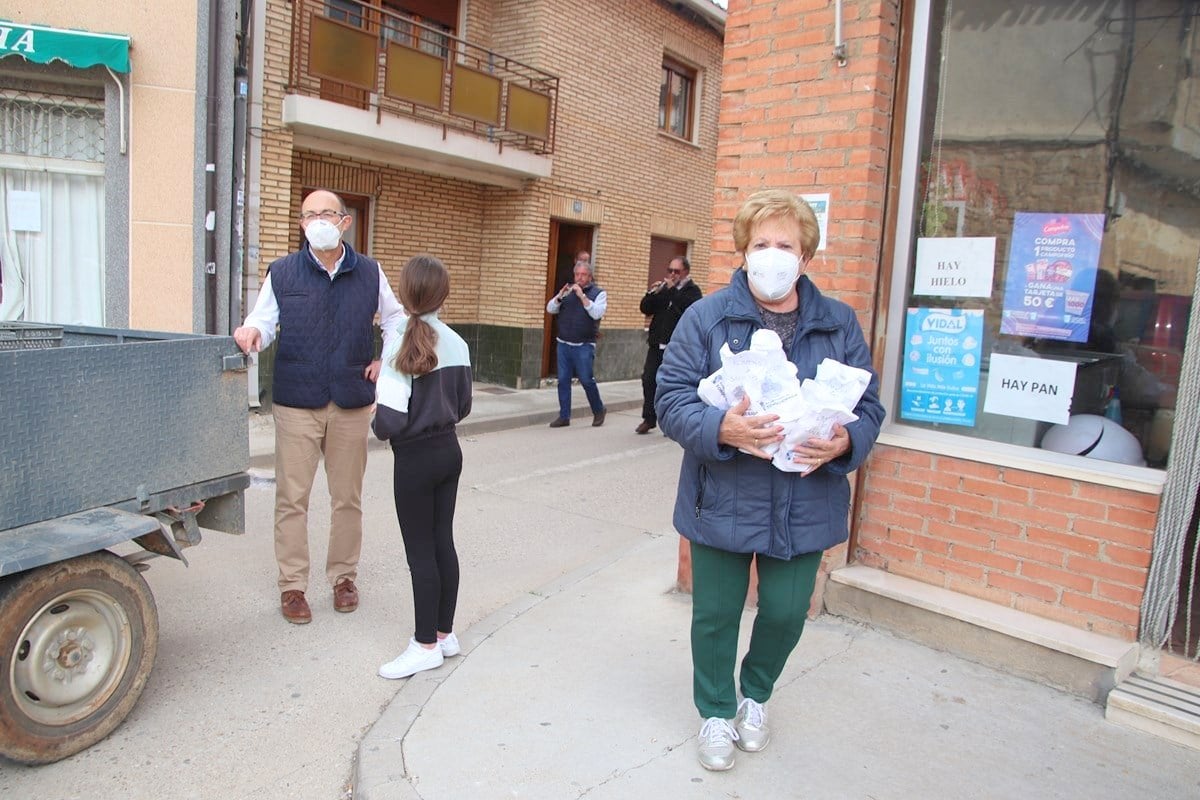 El Ayuntamiento de Torquemada repartió más de ochocientas raciones de pan y quesillo