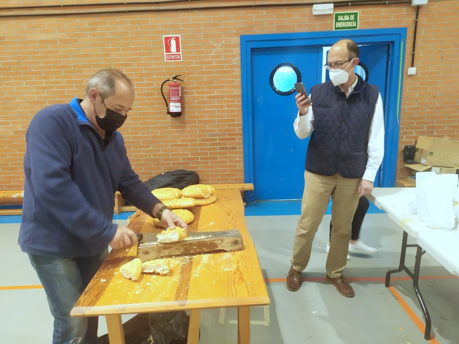 El Ayuntamiento de Torquemada repartió más de ochocientas raciones de pan y quesillo