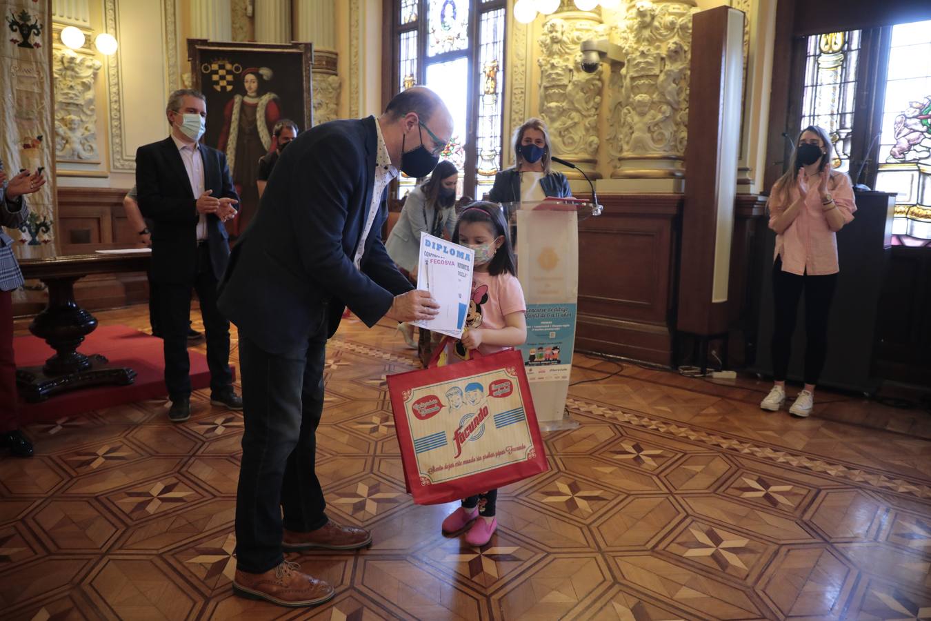 Fotos: Entrega de los premios de concurso de dibujo infantil &#039;Decora tu porta-mascarillas&#039;
