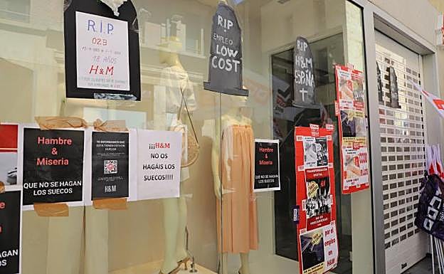 La tienda permaneció cerrada en señal de protesta por los despidos 