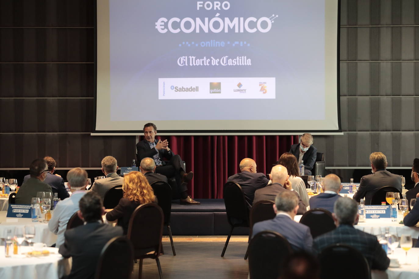 El exfutbolista, exentrenador y actual comentarista y empresario Jorge Valdano, en el Foro Económico de El Norte de Castilla.