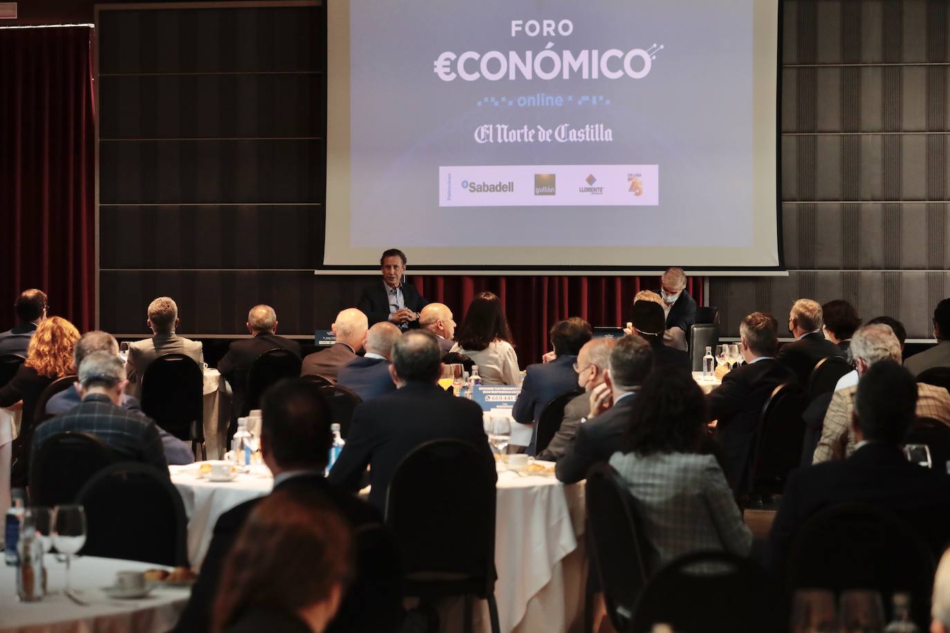 El exfutbolista, exentrenador y actual comentarista y empresario Jorge Valdano, en el Foro Económico de El Norte de Castilla.