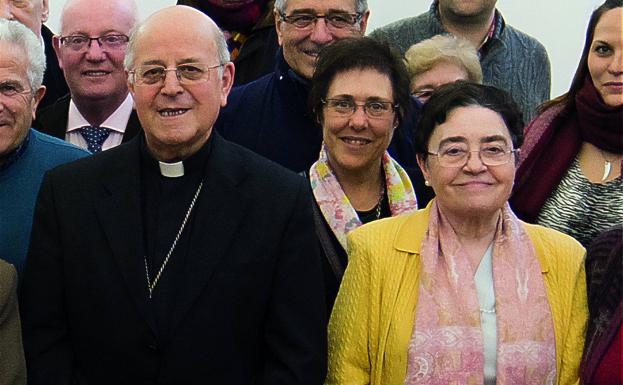 Pilar de Pablos, junto al cardenal arzobispo Ricardo Blázquez. 