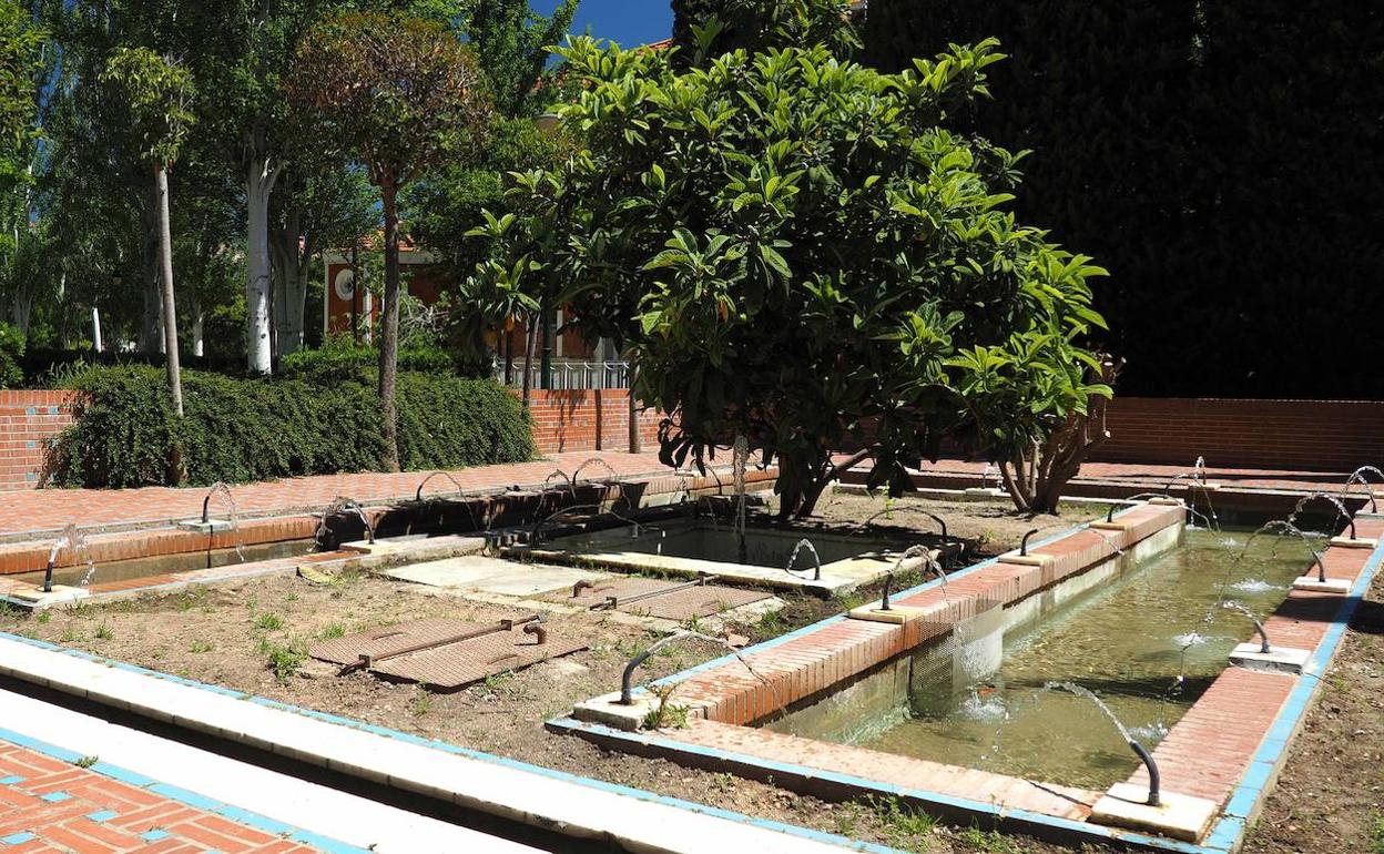Una de las fuentes que nos encontramos al entrar a uno de sus parques